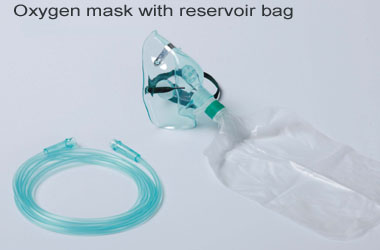 Oxygen mask with reservoir bag